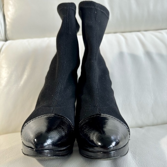 Vintage Donald J Pliner Black Patent and Fabric Boot 9 - Picture 3 of 9